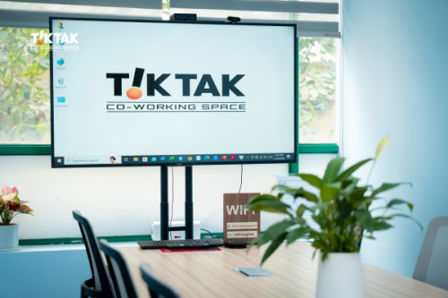 Trang thiết bị hiện đại hỗ trợ công việc tại văn phòng