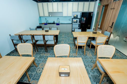Khu vực pantry tiện nghi tại Tiktak Coworking
