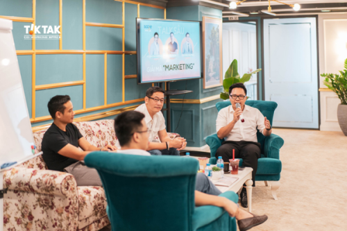 Tích cực tham gia và tự tổ chức sự kiện chuyên môn